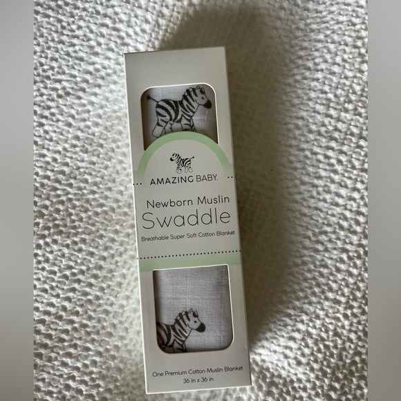 NWT Bundle 2x baby items: Swaddle and Onesie - Picture 2 of 7